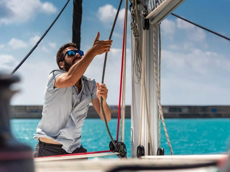 Dia Island Catamaran  Premium Lunch, Open Bar, Small Group - Scenic Route and Key Stops on the Cruise