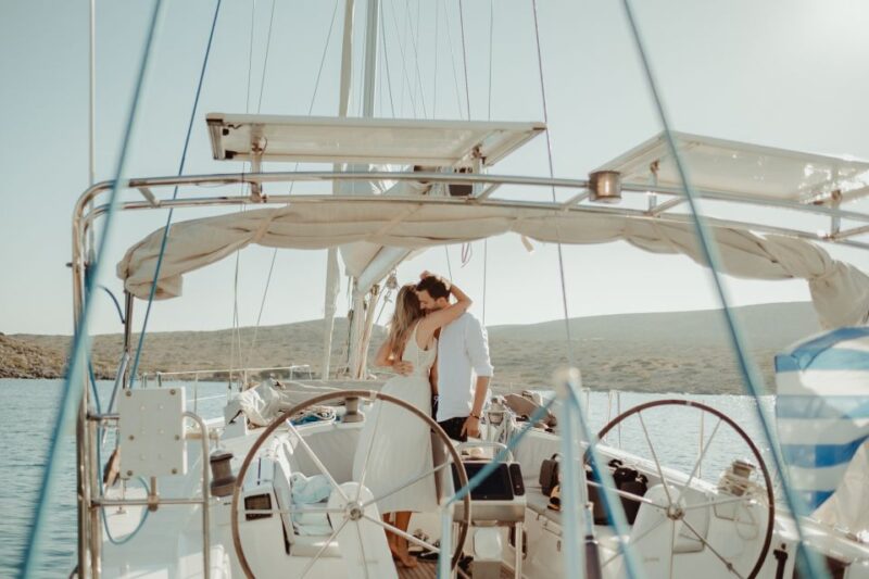 Dia Island: Semi-Private Full Day Sailing Trip with meal - Onboard Meal and Beverage Selection