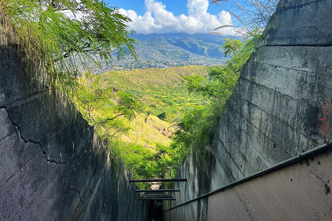 Diamond Head Hiking and Oahu Island Experience feat. North Shore - Starting at Dawn: Pickup and Early Morning Excursion