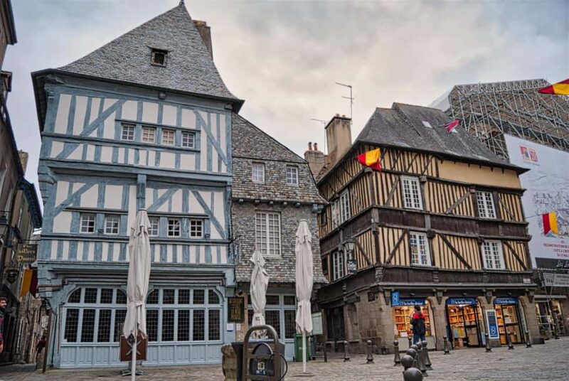 Dinan: Private Guided Walking Tour - The Vibrant Atmosphere of Place des Merciers