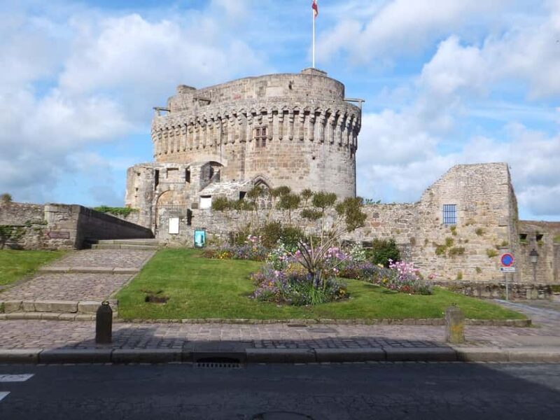 Dinan: Private Guided Walking Tour - Wandering Through Medieval Streets and Historic Houses