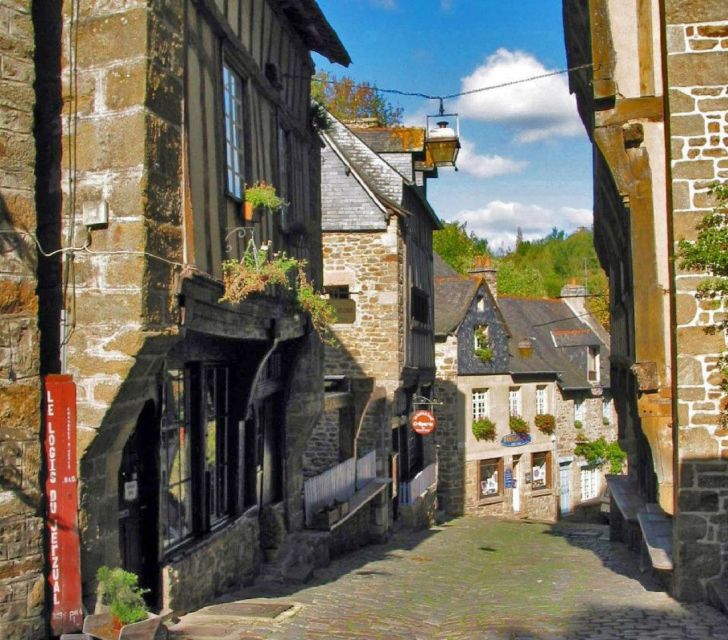 Dinan: Private Guided Walking Tour - The Experience of a Private Guided Tour with a Local Guide