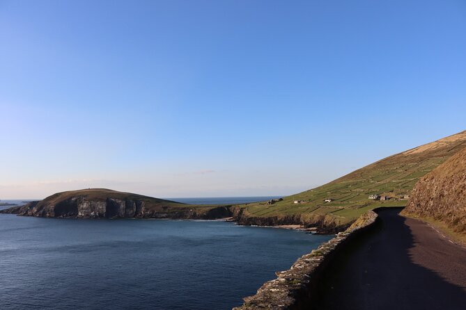 Dingle: Hour Slea Head Drive Tour 4hr - Personal Chauffeur Guide - Exploring Eask Tower and the Dingle Harbour Vista