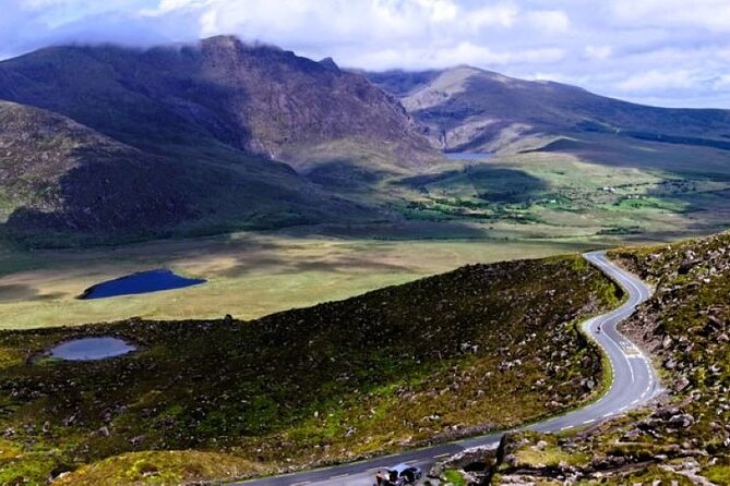 Dingle Peninsula & Slea Head Private Day Tour - Visiting Fahan BeeHive Huts: Ancient Stone Structures