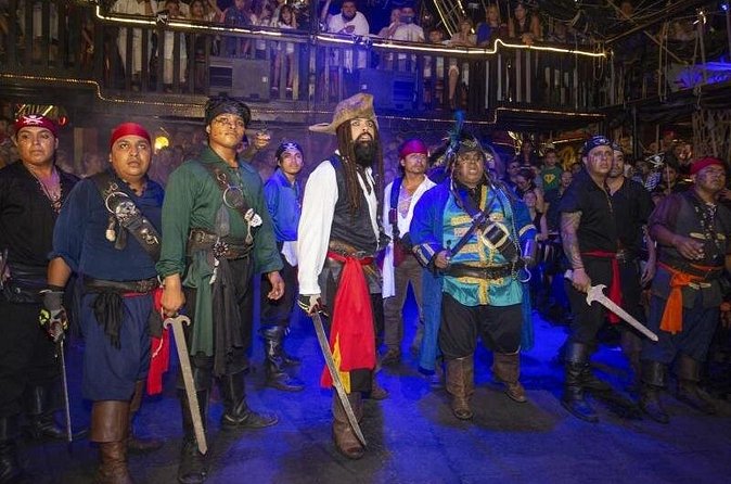 Dinner and show pirate night Hook in Cancun - Family Activities: Treasure Hunt and Kid-Friendly Menu