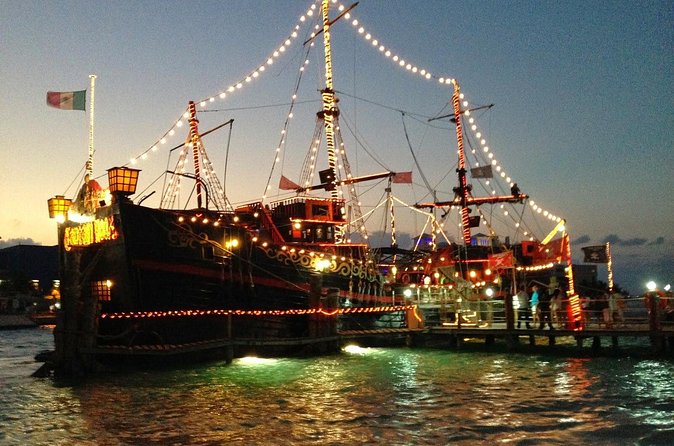Dinner and show pirate night Hook in Cancun - Fireworks Show and Nighttime Sailing Experience