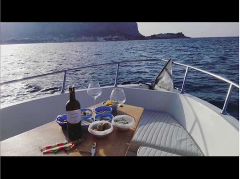 dinner on board at sunset at the Queen Cave - Flexibility and Booking Options