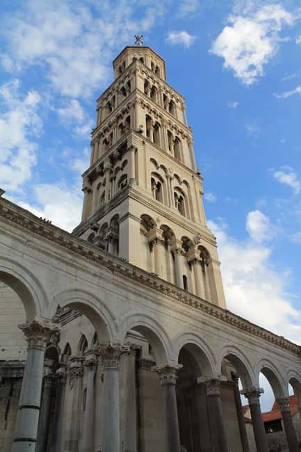Diocletian's Palace and Old Town Small Group Walking Tour - The Enthusiastic and Knowledgeable Guides