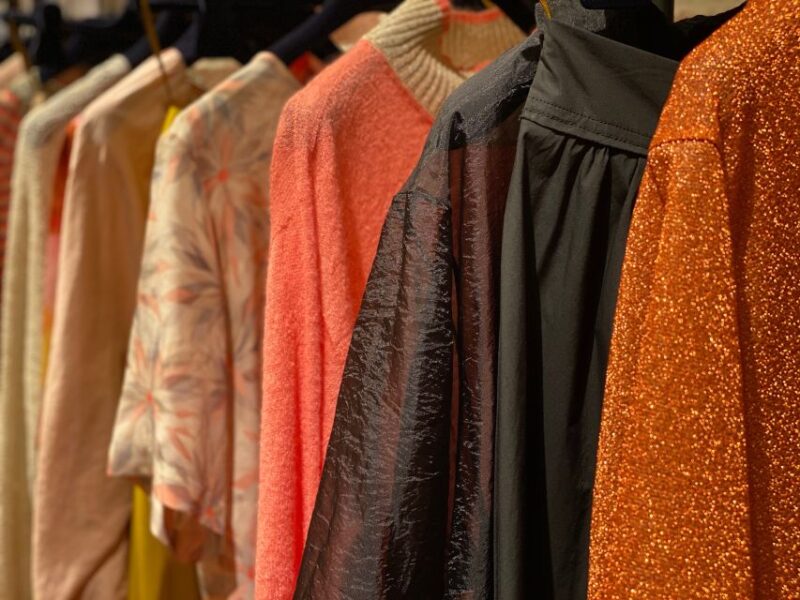 Discount Couture: ultimate Paris Shopping 2h30 walking tour - How the Guide Enhances the Shopping Experience