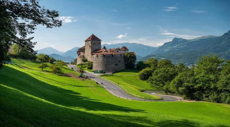 Discover 4 Countries in One Day from Zurich in Small Group - Exploring Lindau, Germanys Waterfront and Streets