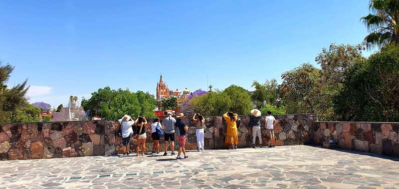 Discover and Explore San Miguel de Allende - Engaging Commentary from a Knowledgeable Guide