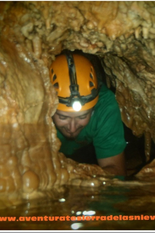 Discover and get started in caving in Málaga - The Experience Guide and Group Atmosphere