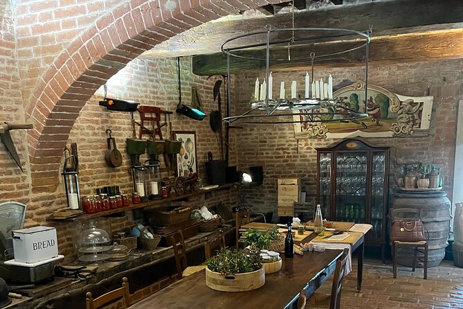 Discover Brunello Wines with DiWine Experience - Expert Guidance and In-Depth Wine Knowledge