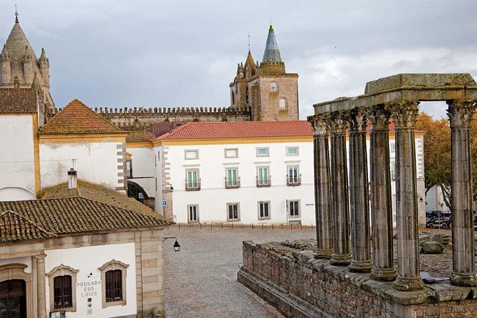 Discover Évora: Private Historical Tour from Lisbon - From the Historic Old Town to Praca do Giraldo