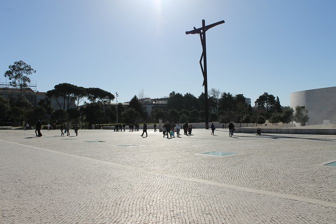 Discover Fátima: Private Pilgrimage Tour from Lisbon - The Modest Charm of the Capela das Aparições