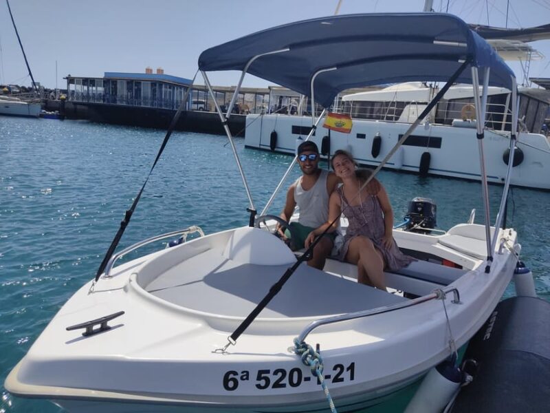 "Discover Freedom: Rent a Boat, No License Required!" - The Convenience of No License and Safety Equipment