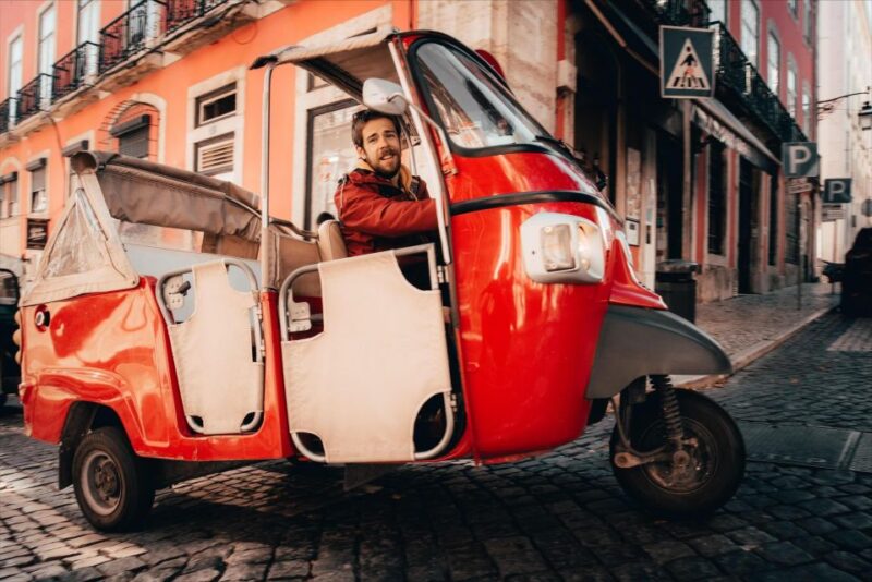Discover Lisbon: Tuk Tuk Tour - Exploring the Baixa district in style