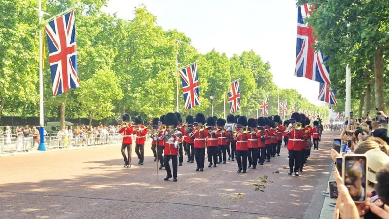 Discover London: A Private Tour with a Qualified Guide - Meet Your Guide at Westminster Bridge