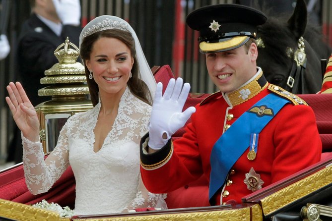 Discover London with your Executive Minivan Hire with Driver - The Experience of the Chauffeur and Guide