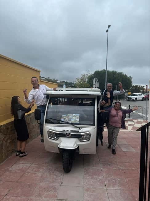 Discover MADRID on a Tuk Tuk! - The Experience of the Tuk Tuk Ride: Music, Atmosphere, and Comfort