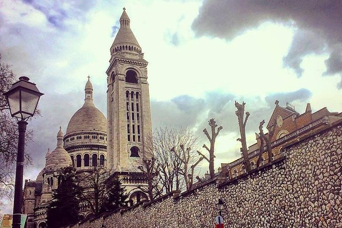 Discover Montmartre and visit the Basilica of Sacré-Coeur - Experience the Vibrant Pigalle Red Light District