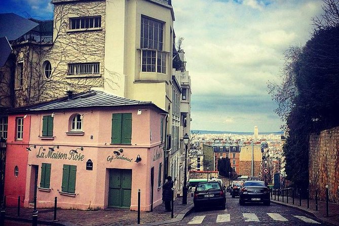 Discover Montmartre and visit the Basilica of Sacré-Coeur - The Charm of Place du Tertre and Its Artistic Atmosphere