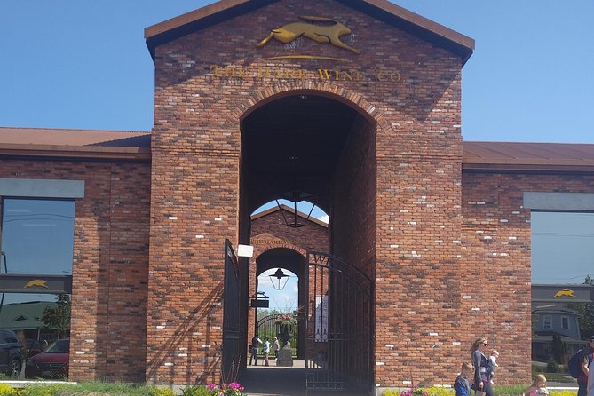 Discover Niagara's hidden gems on a private tour - Exploring Niagara-on-the-Lakes Vineyards and Breweries