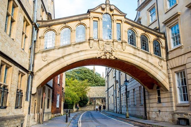 Discover Oxford and Cambridge with Guide from London by Coach - Considerations and Limitations of the Tour