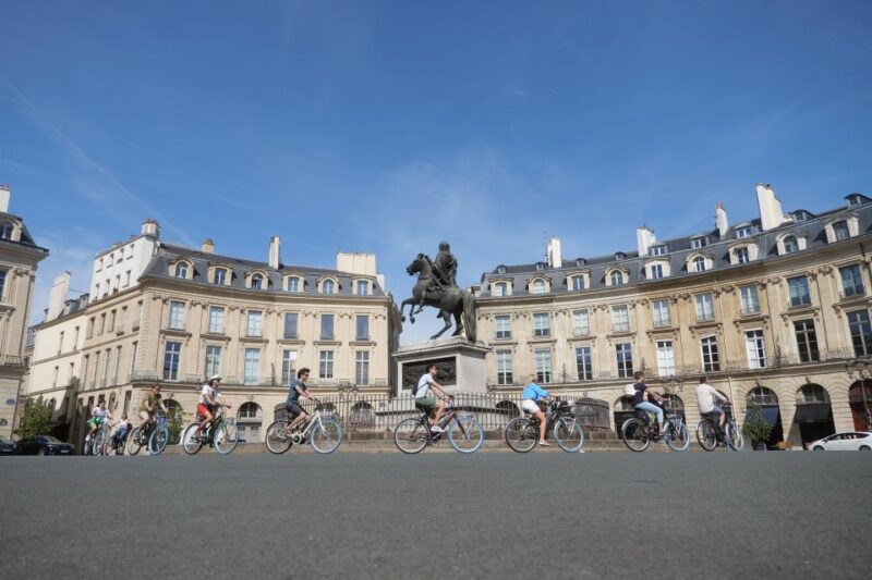 Discover Paris by bike - A Relaxing Break on Ile Saint-Louis