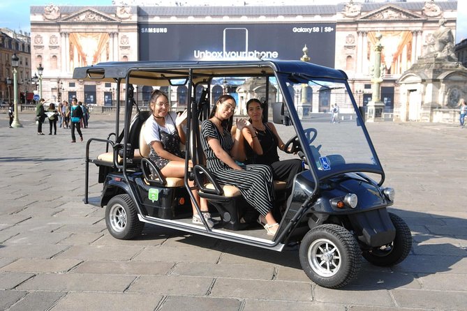 Discover Paris in electric golf carts - The Role of the Driver-Guide During the Tour