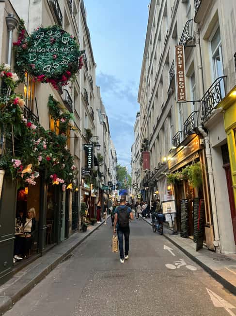 Discover Paris with a local guide - Private 5h Tour - The Authentic Parisian Metro Ride