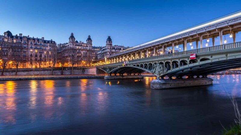 Discover Paris with a local guide - Private 5h Tour - Tasting French Specialties at a Local Restaurant