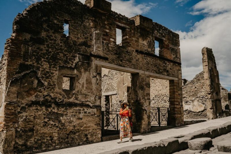 Discover Pompeii: Spanish Walking Tour of the Buried City - The Highlights of Pompeii’s Ruins and Secrets