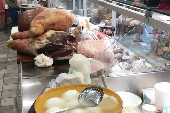 DISCOVER SORRENTO, food &Walking tour . Lemons-cheese&olive oil - The Guide’s Role and Personalities