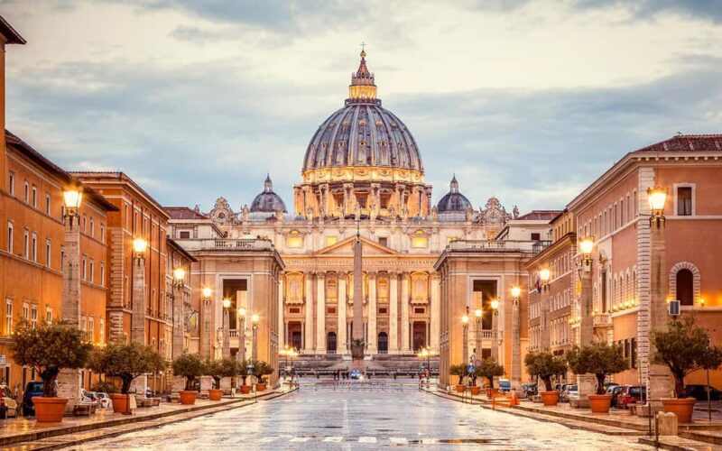 Discover St. Peter's Basilica: Dome & Historical Walk - Exploring the Crypt of the Popes and St. Peter