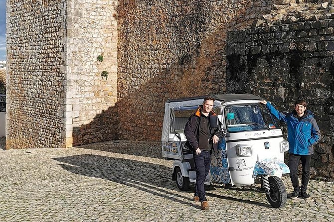 Discover Tavira - Tapas and Wine Tour - Visiting the Igreja da Misericórdia and the Castle Area