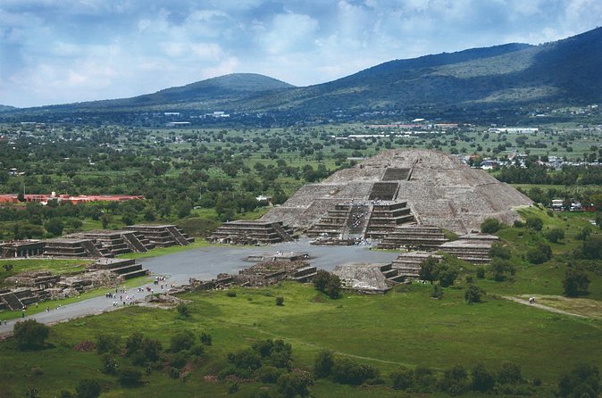 Discover Teotihuacan and the Basilica of Guadalupe from CDMX - Return Journey and Guide Support