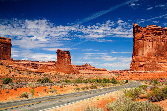 Discover The Best Of Moab In A Day: Arches Canyonlands Dead Horse - The Guide’s Role in Enhancing the Experience