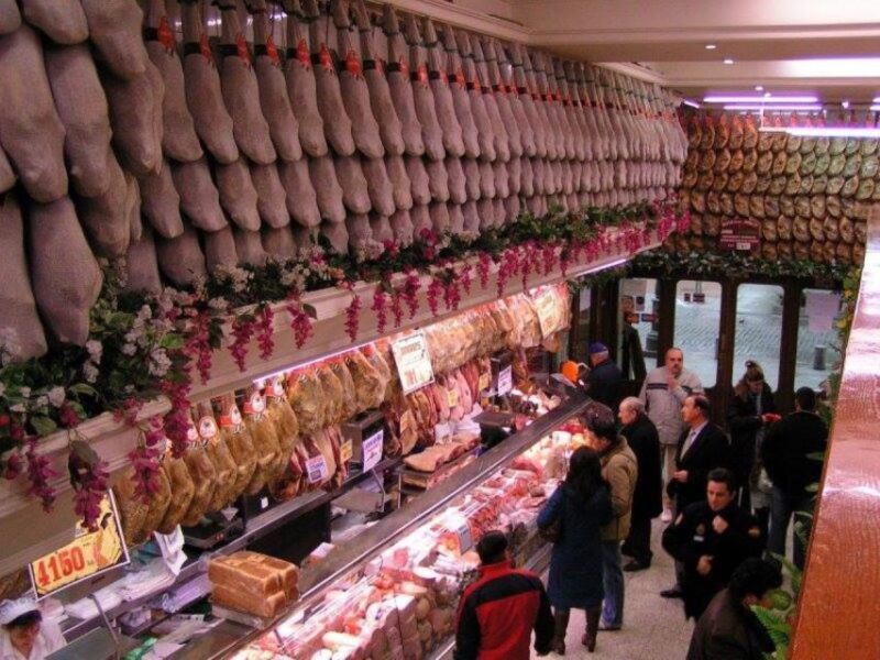 Discover the best "Wines and Tapas in Madrid". - The Passionate Guide and Cultural Insights