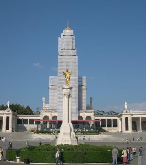 Discover the charm of Portugal, Mira de Aire Cave, Fátima, Nazaré and Obidos - Comparing to Similar Experiences