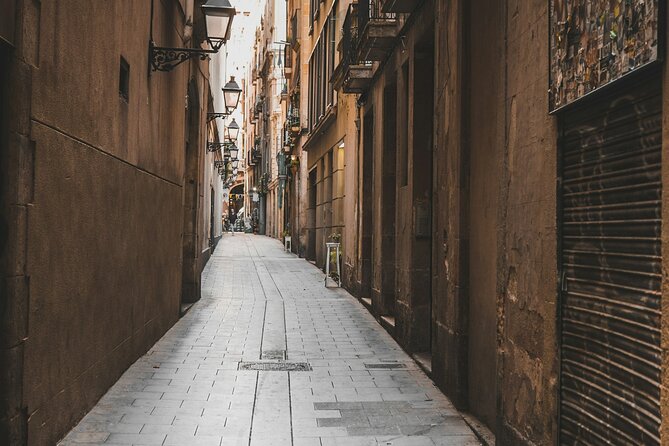 Discover the Gothic Quarter Walking Tour - Visiting the Royal Artistic Circle and Palacio Real Mayor