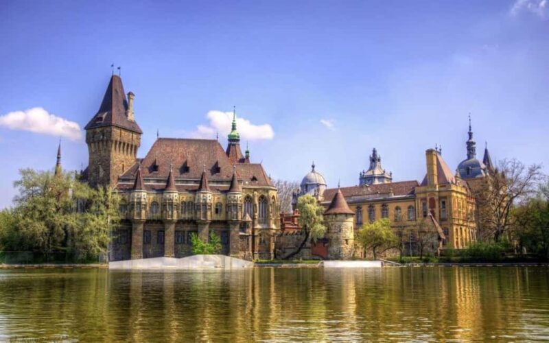 Discover the Highlights and Hidden Gems of Budapest - Authentic Local Meal in One of Budapest’s Most Beautiful Spots