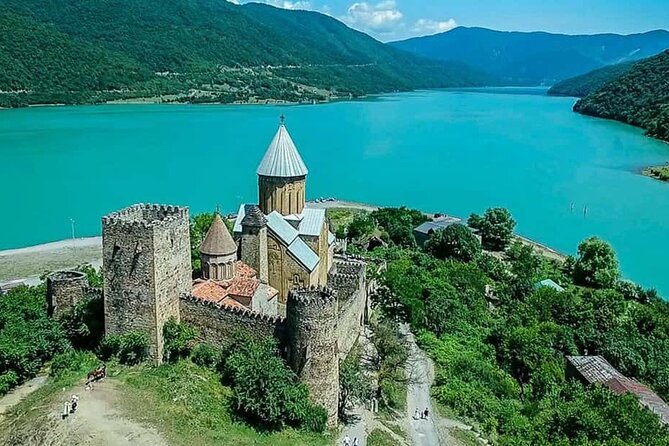 Discover the Majestic Georgian Highlands - Key Points