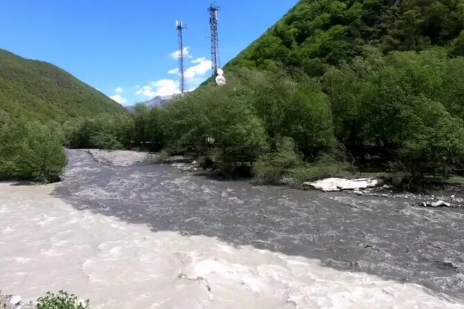 Discover the Majestic Georgian Highlands - Exploring Ananuri Fortress and Its Historical Significance