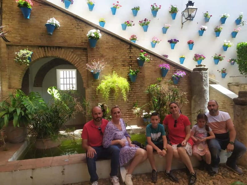 Discover the Patios of Cordoba: A Treasure of Color and Tradition. - Key Points