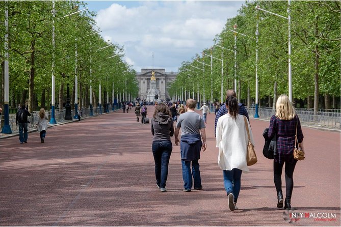 Discover the Secrets of Whitehall - Meeting in Trafalgar Square: A Central London Starting Point