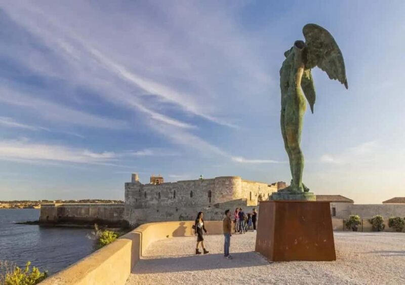 Discover the wonders of Ortigia: a Tuk-Tuk tour through history and the sea. - Key Points