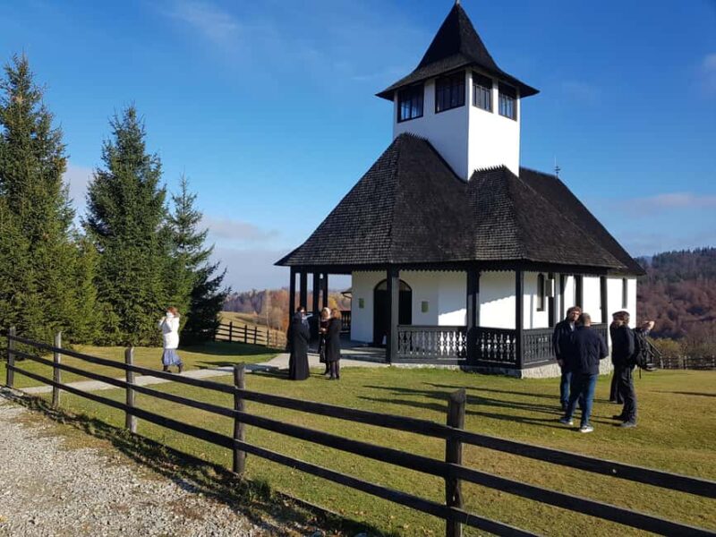 Discover Transylvania: Bran Castle & BV Day Trip from Sibiu - Authentic Romanian Lunch at a Local Farmhouse