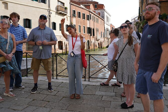 Discover Venice Like a Local: Small Group Cicchetti & Wine Tour - Exploring the Rialto Market and Modern Venetian Cuisine