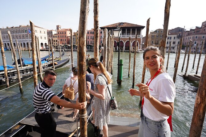 Discover Venice Like a Local: Small Group Cicchetti & Wine Tour - Discovering Hidden Gems Near Rialto